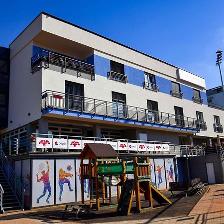 Baseline Sportovy Areal & Penzion Banská Bystrica Exterior foto
